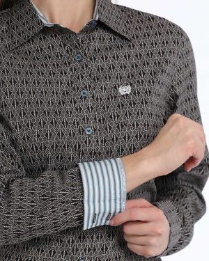 Women’s Arena Fit Button-Down Western Shirt **Final Sale**